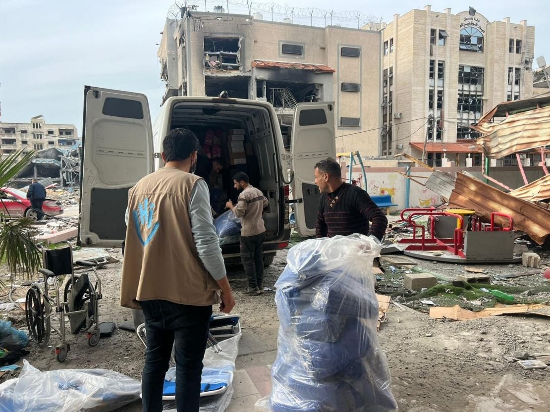 Nous distribuons 200 aides à la mobilité à l'hôpital Al-Shifa à Gaza city
